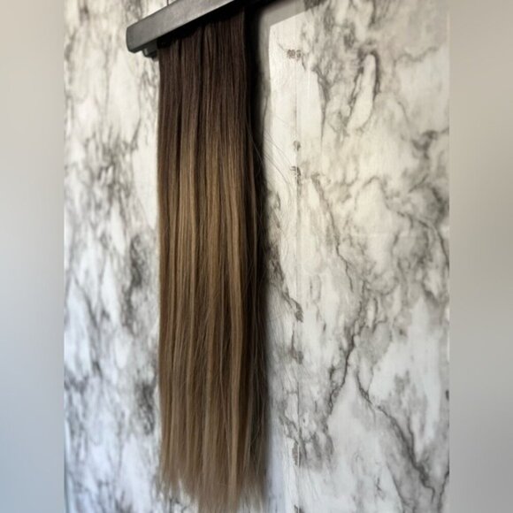 Vanilla Soft Blonde Balayage  with darker roots Hair extensions - Clip ins - Picture 2 of 6